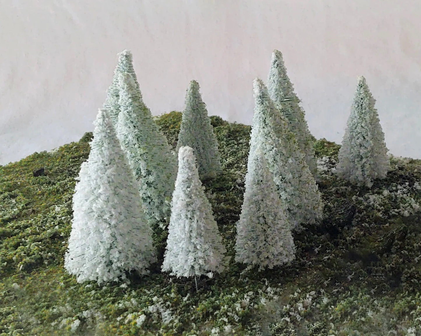 Rock Island Hobby  Snow-Covered Dense Pine Trees 5pc 3.2"; 7pc 4.3"