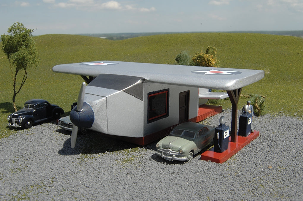 Bachmann HO Airplane Gas Station Built Up