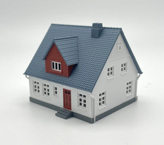 Rock Island Hobby  N Scale Cape Cod House - White with Blue Roof